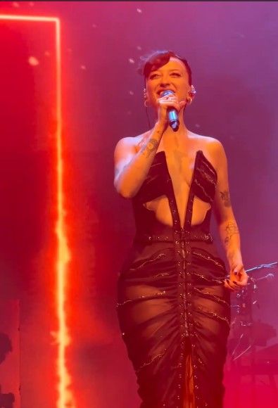 Melike Şahin, sahnede aşka geldi! Eşinden övgü dolu sözlerle bahsetti 12