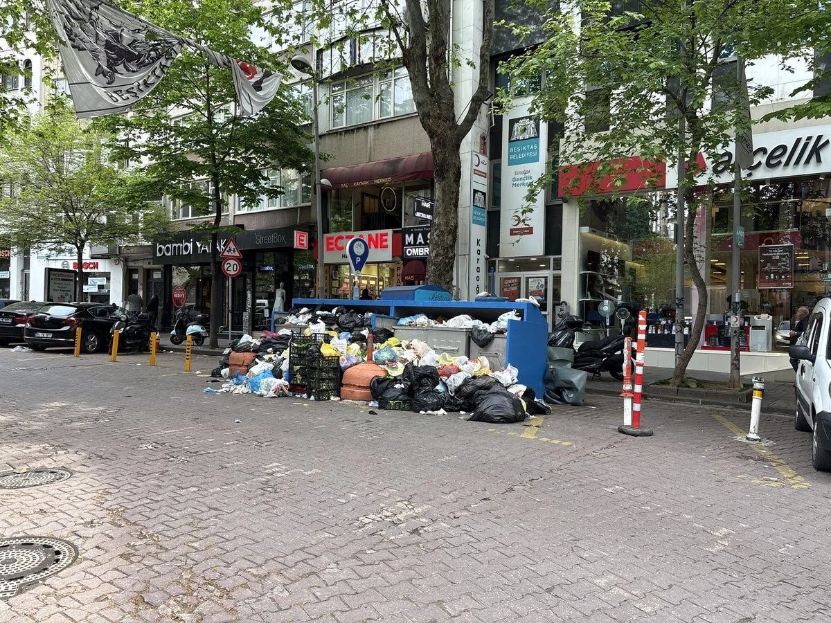 Beşiktaş’ta çöp dağları isyan ettirdi: Belediye maaş ödeyemiyor, sokaklar pislik içinde! 5
