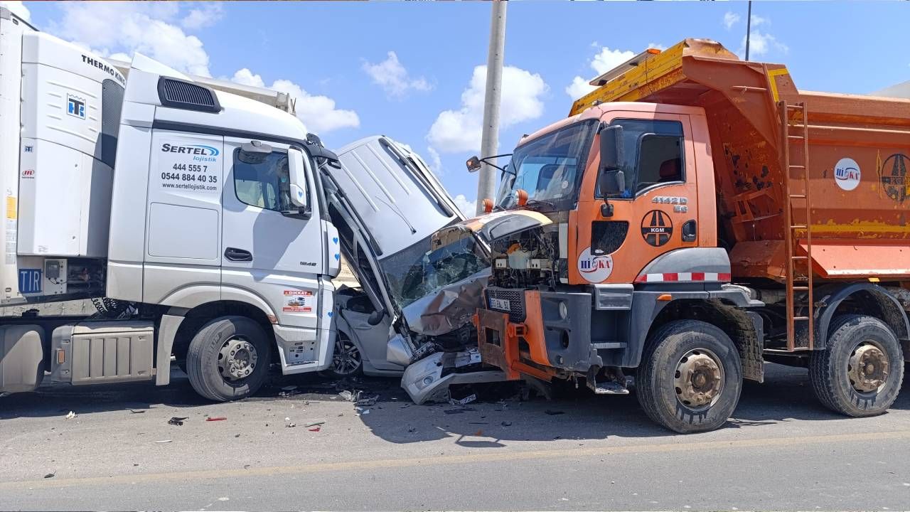 Silifke'de yoldan çıkan kamyon dehşet saçtı, 13 motosiklet, 2 otomobil pert 2