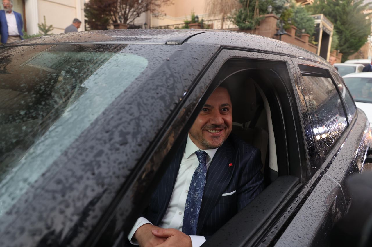 Nevşehir Belediye Başkanı Rasim Arı şoförünün düğününde şoför oldu 2