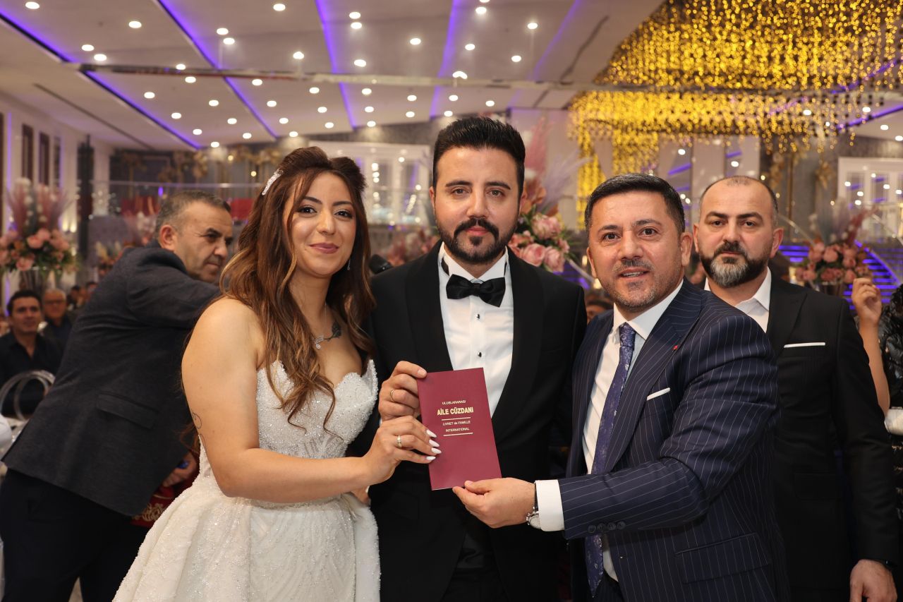 Nevşehir Belediye Başkanı Rasim Arı şoförünün düğününde şoför oldu 1