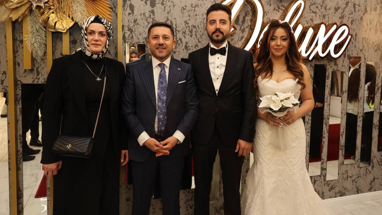 Nevşehir Belediye Başkanı Rasim Arı şoförünün düğününde şoför oldu 4