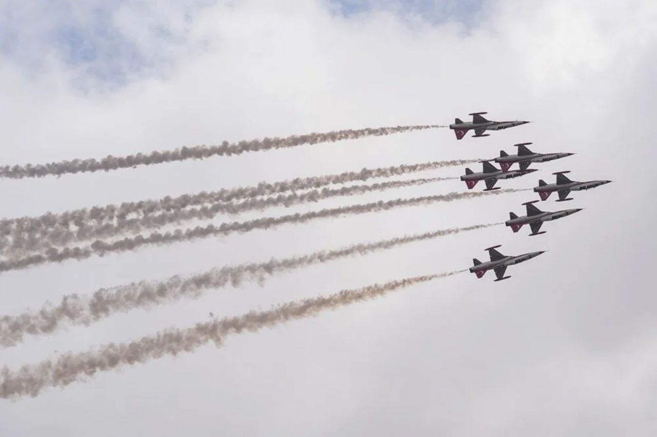 Türk Yıldızları TEKNOFEST KKTC’de gökyüzünü fethetti! Muhteşem gösteri uçuşu 3