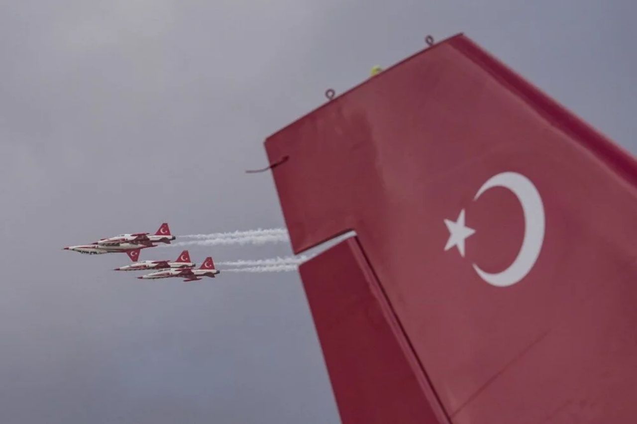 Türk Yıldızları TEKNOFEST KKTC’de gökyüzünü fethetti! Muhteşem gösteri uçuşu 4