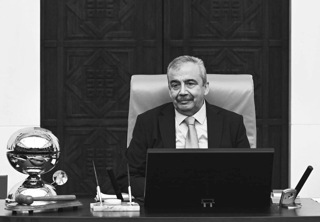 Siyasilerden, Sırrı Süreyya Önder için başsağlığı mesajları... "Türkiye idealine katkı sunma gayretiyle daima hatırlanacaktır" 8
