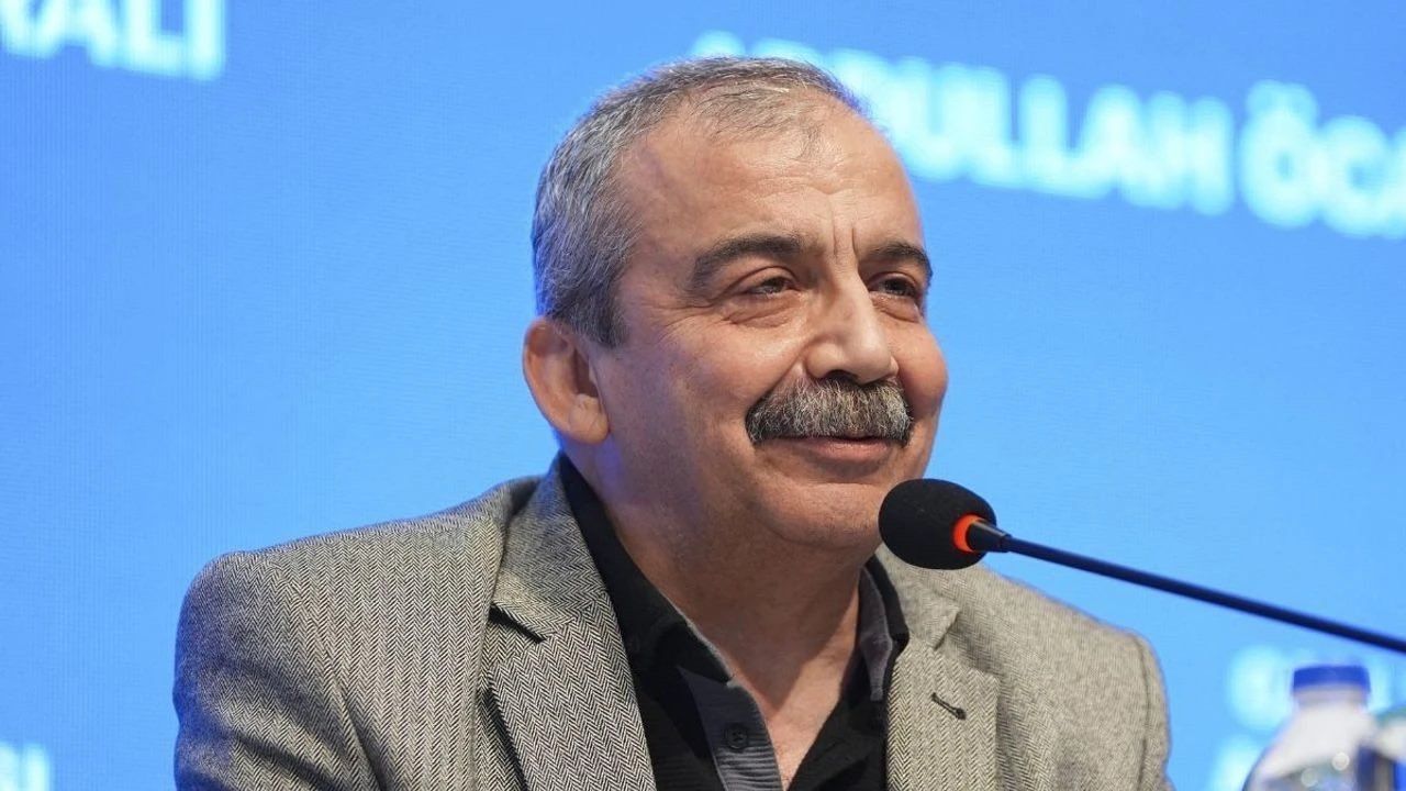 Siyasilerden, Sırrı Süreyya Önder için başsağlığı mesajları... "Türkiye idealine katkı sunma gayretiyle daima hatırlanacaktır" 12