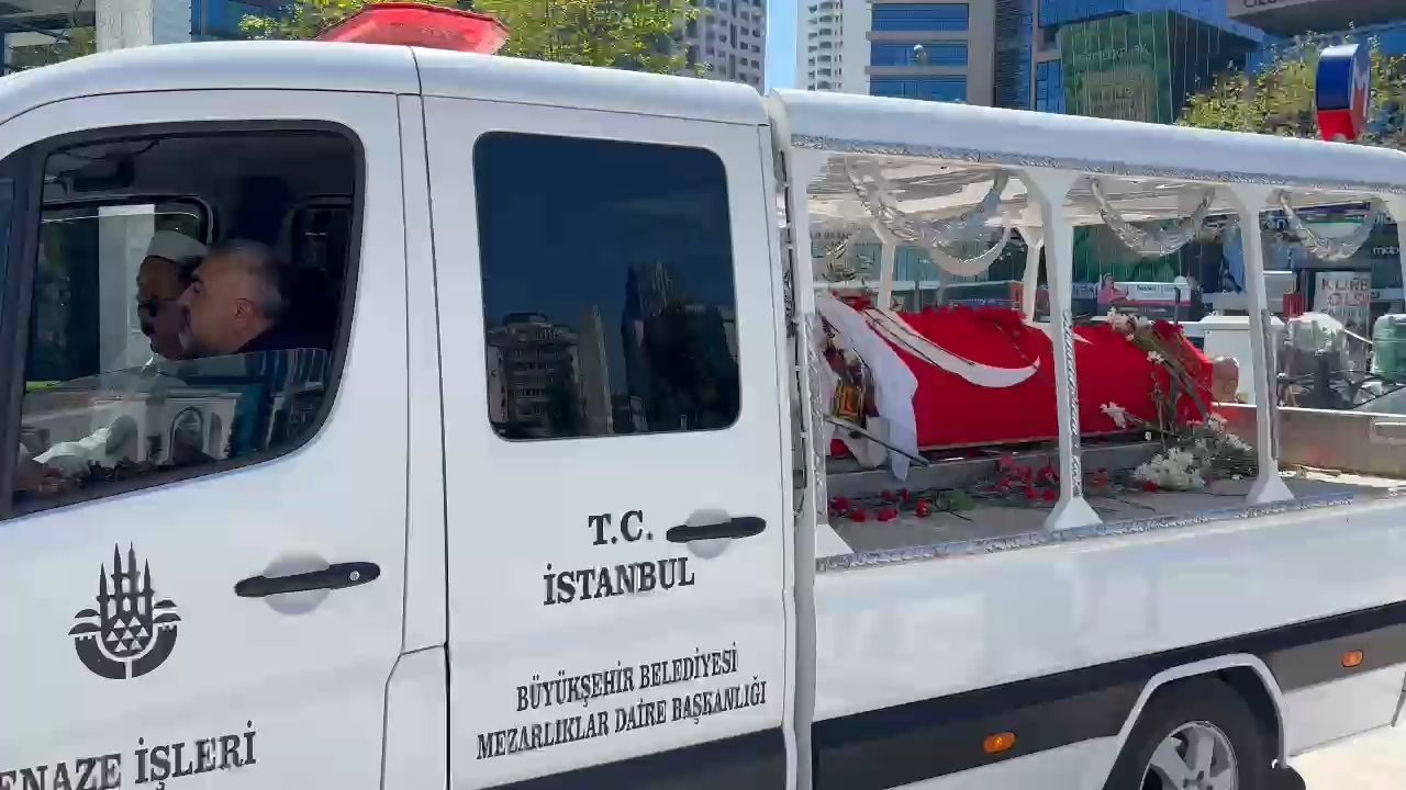 Barışın emekçisine son görev: İnşaat işçileri bile mesaiden çıkıp Sırrı Süreyya'nın cenazesine koştu 8