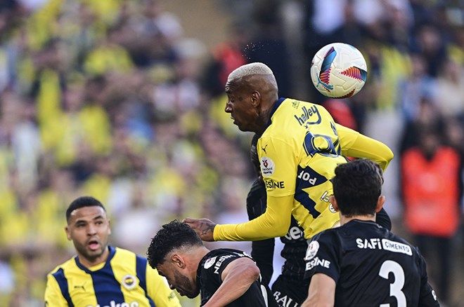 Kadıköy'de Ali Koç'a istifa sesleri, Aziz Yıldırım'a destek! 1