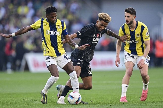 Kadıköy'de Ali Koç'a istifa sesleri, Aziz Yıldırım'a destek! 2