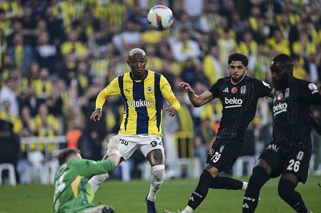 Kadıköy'de Ali Koç'a istifa sesleri, Aziz Yıldırım'a destek! 3