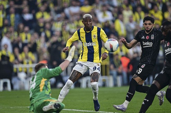 Kadıköy'de Ali Koç'a istifa sesleri, Aziz Yıldırım'a destek! 4