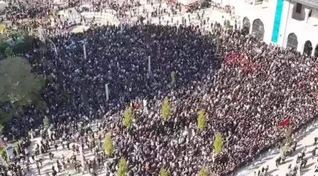 Sırrı Süreyya Önder'in vasiyeti yerine getirildi... Cenaze namazını İhsan Eliaçık kıldırdı! 4