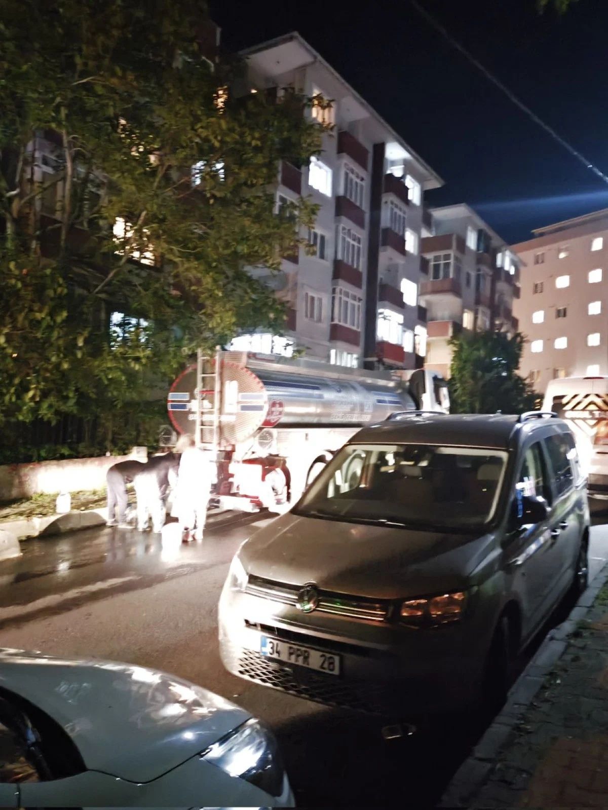 Sarıyer’de çöken yol bölgeyi felç etti: Eski Büyükdere Caddesi kapalı, Ayazağa susuz, vatandaşlar isyanda! 5