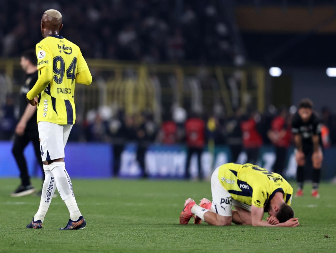 "Jose Mourinho denen ağlak Fenerbahçe'yi, Ali Koç taraftarı bitirdi! Mourinho tarihin en rezil hocası!" Ahmet Çakar'dan tarihe geçecek sözler 4