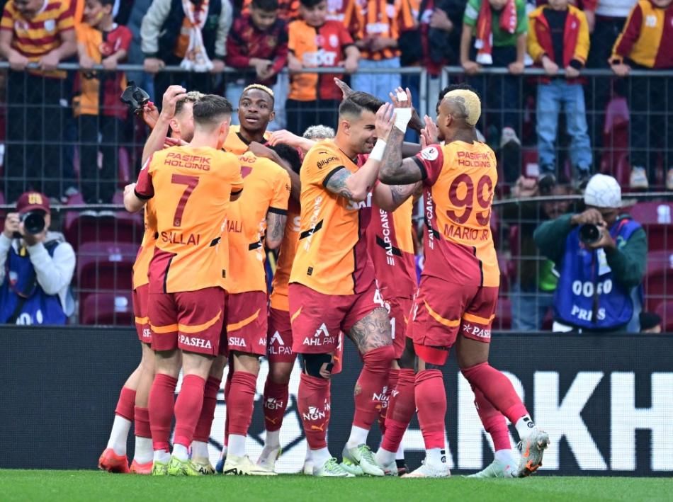 Galatasaray'dan yüz yılın transfer operasyonu: Leroy Sane ve Sacha Boey bombası 7