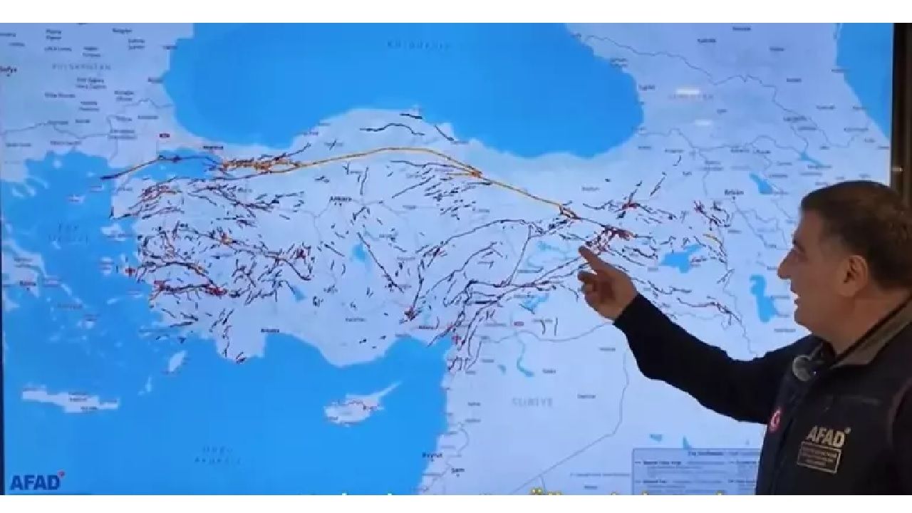 AFAD'tan korkutan paylaşım: Türkiye Deprem Tehlike Haritası'nda 485 diri fay segmenti bulunuyor 1