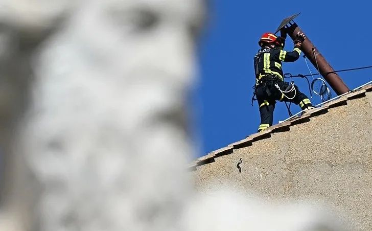 Yeni Papa bacadan çıkacak! Gözler Vatikan'da: Dünyanın en gizli oylaması bugün başlıyor! Sinyal kesiciler devrede... 9