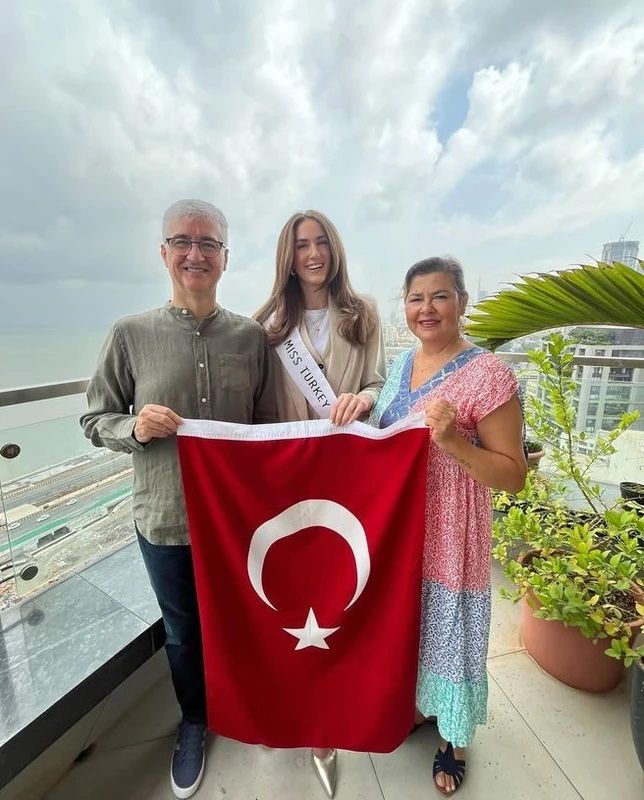 Miss Turkey birincisi İdil Bilgen Hindistan'a gitti! Miss World yarışmasında Türkiye'yi temsil edecek 4