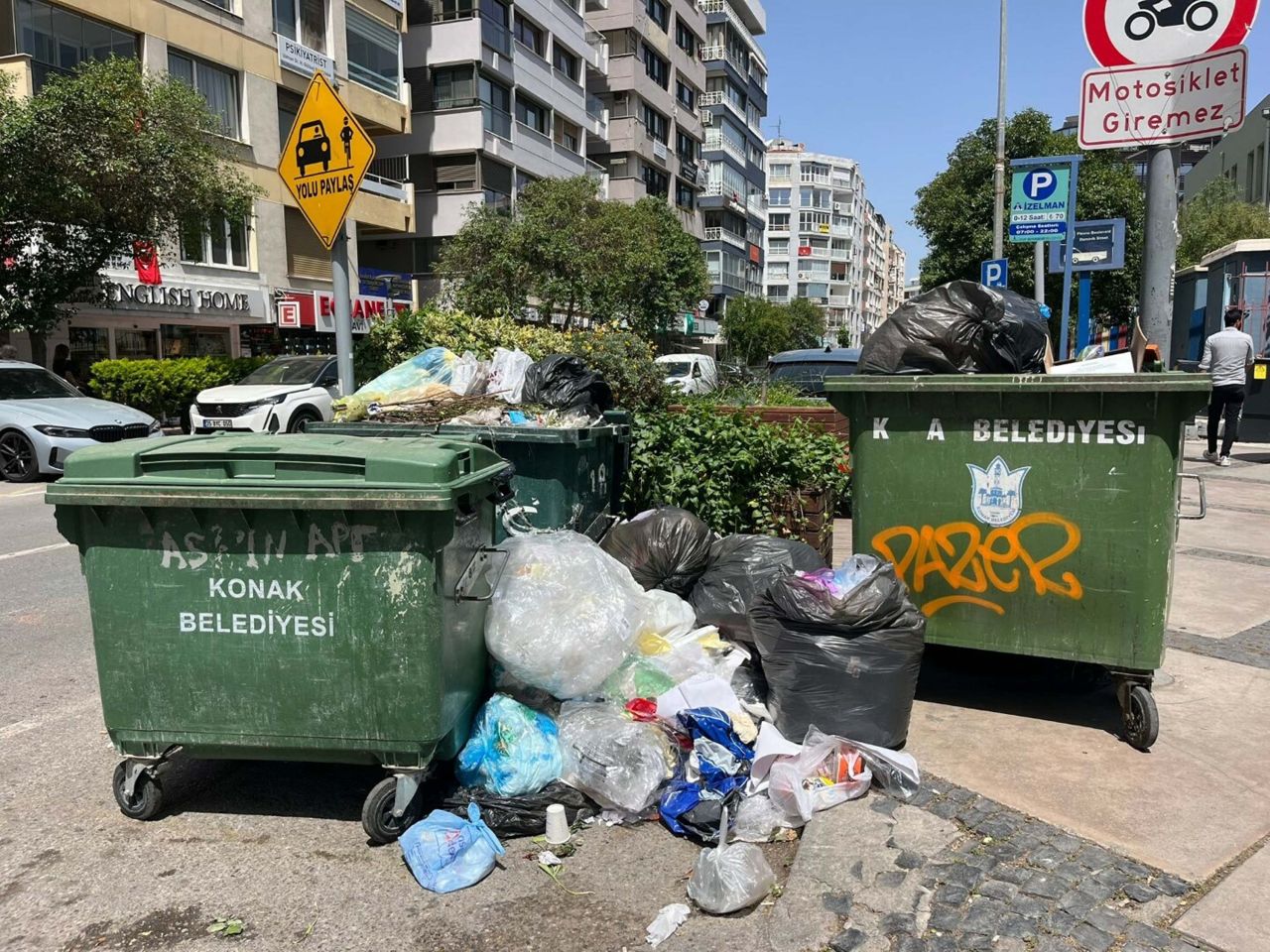 İzmir'i çöp dağları sardı! Konak'ta grev kararı sonrası sokaklarda kokudan yürünmüyor 3