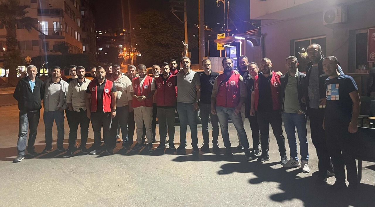 İzmir'i çöp dağları sardı! Konak'ta grev kararı sonrası sokaklarda kokudan yürünmüyor 4