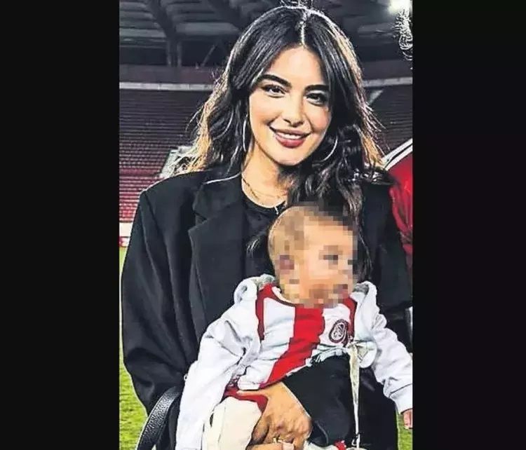 Melisa Aslı Pamuk'un stadyumda çekilen fotoğrafı ''Estetik mi yaptırdı?'' dedirtti! Gerçek kısa sürede ortaya çıktı 4