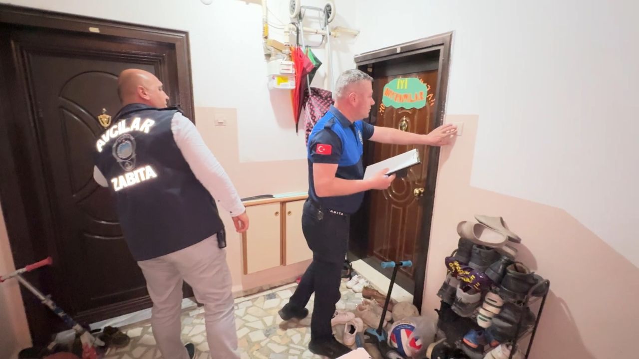 Avcılar'da 40 yıllık sitedeki binalar çürük çıktı, apar topar tahliye edilip mühürlendi 1