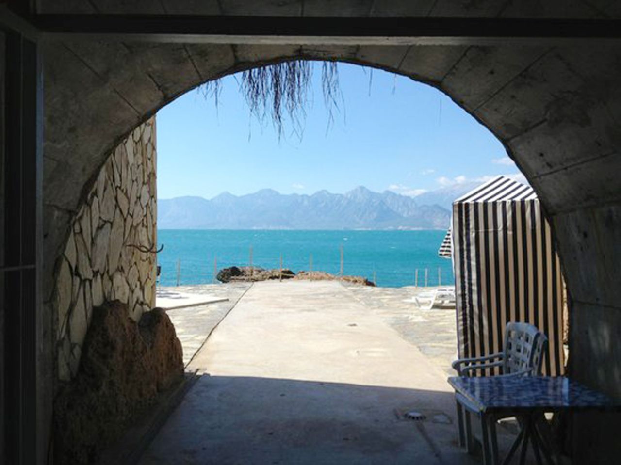 Antalya'daki 5 yıldızlı otellerden falezlere gizli tünel! Skandalı turistler paylaşınca ortaya çıktı 4