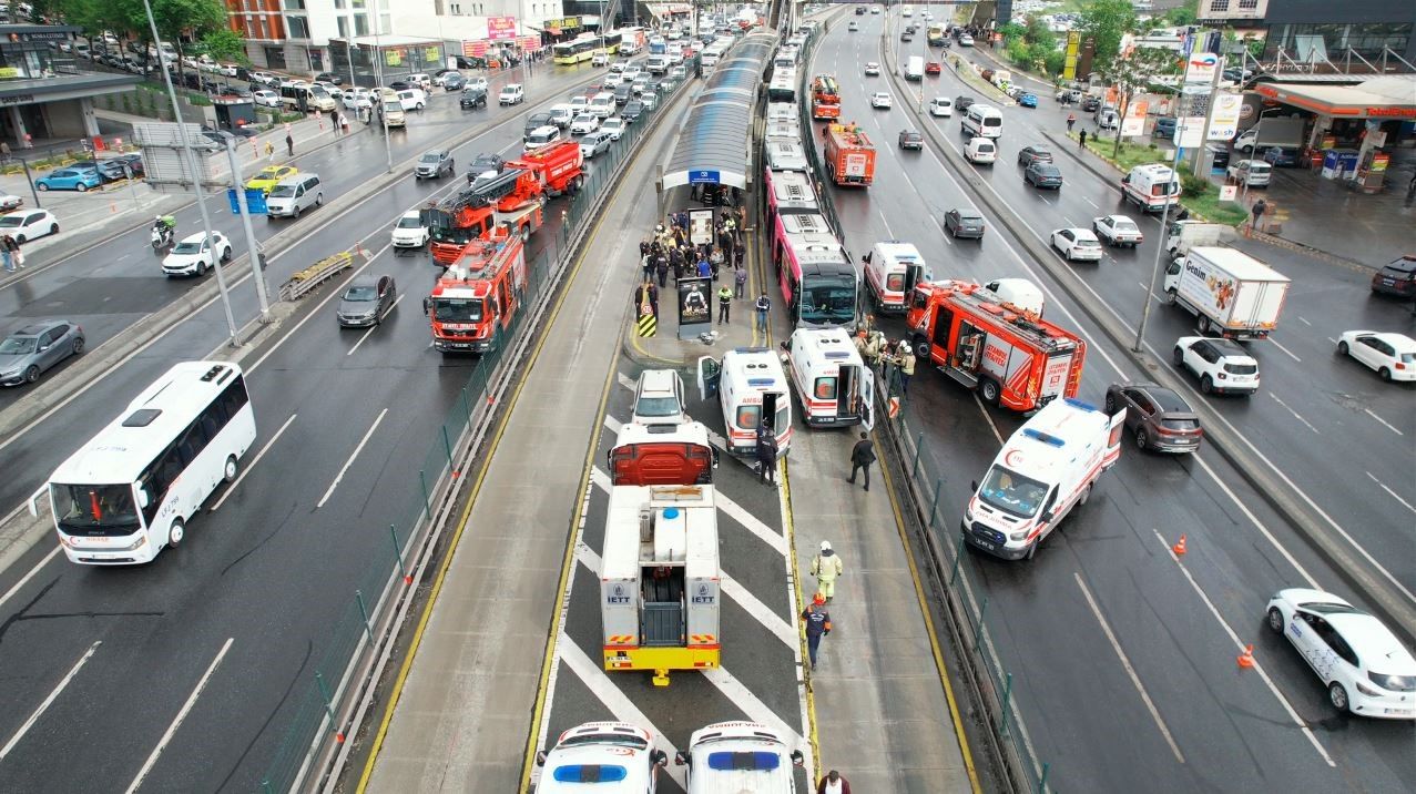 Metrobüs kazasında ölen Ebru Heper’in ailesi isyan etti: Araçların hepsi bozuk, bakım hiç yok 5