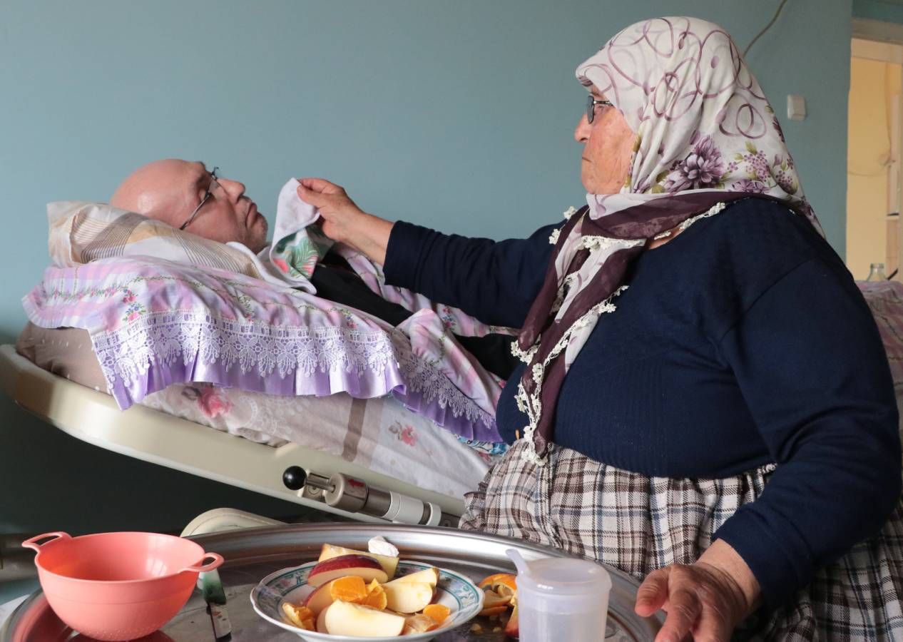 Ömrünü yatalak ve engelli çocuklarına adayan cennet anneler... Kayseri'den iki anne, iki insan manzarası 8