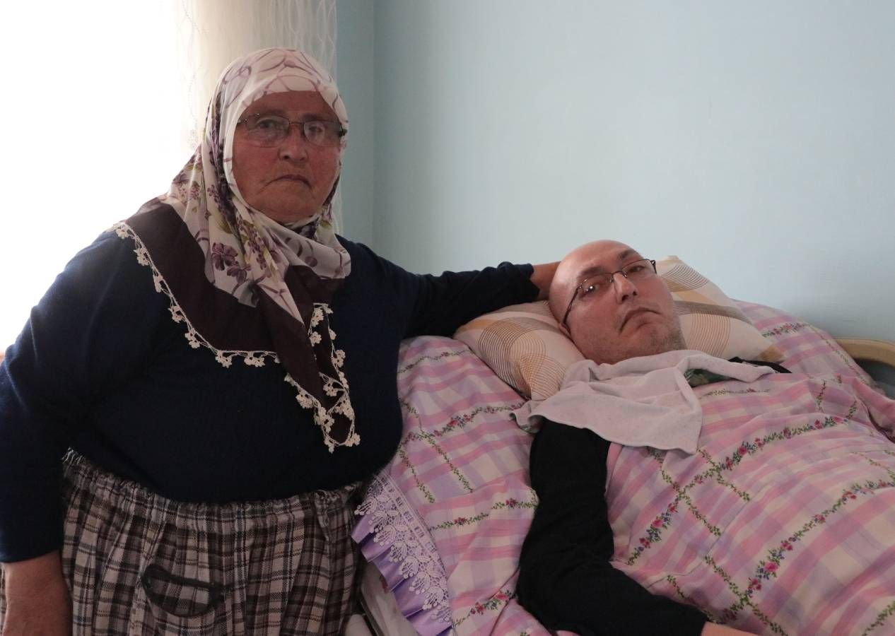 Ömrünü yatalak ve engelli çocuklarına adayan cennet anneler... Kayseri'den iki anne, iki insan manzarası 6