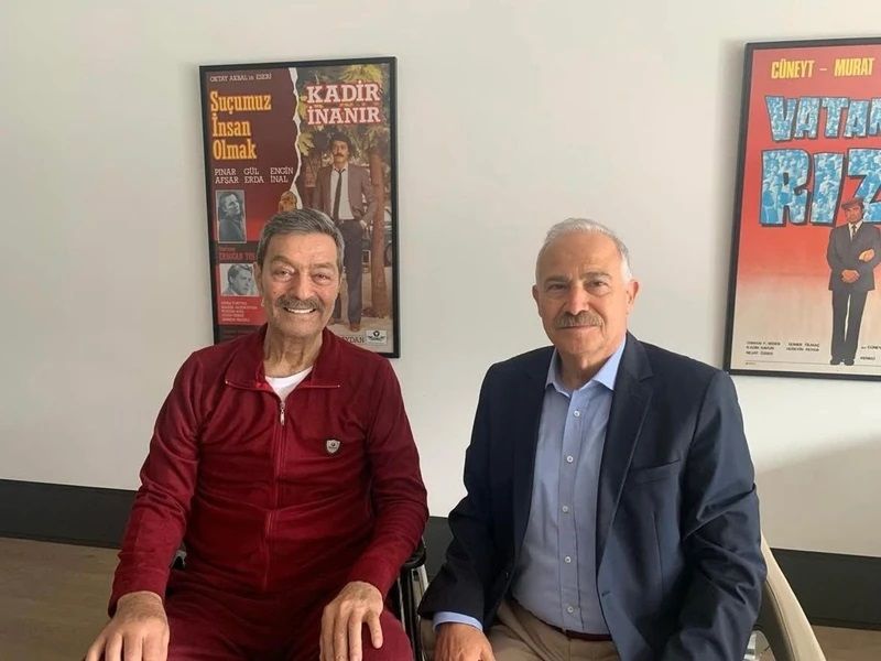 Beyin damarına pıhtı atmıştı! Yeşilçam'ın efsane ismi Kadir İnanır'ın son hali ortaya çıktı 4