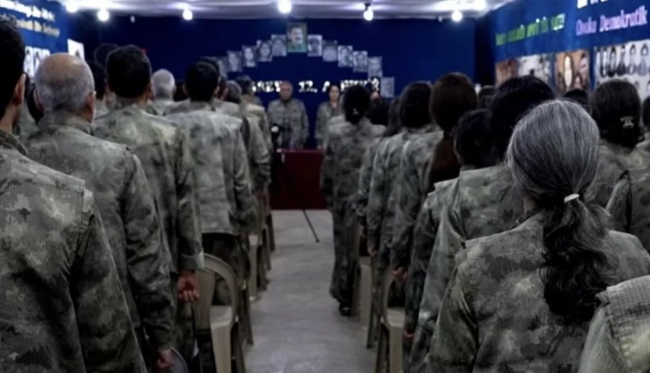 PKK’nın kendini feshettiği kongreye ait görüntüler yayınlandı! İşte PKK'nın 'Silah bırakıyoruz' dediği anlar.. 1