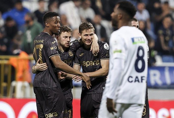 Dünyanın en iyi takımları belli oldu: Süper Lig ekibi listeye damga vurdu! Tam 166 sıra yükseldi... 16