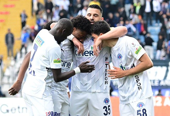 Dünyanın en iyi takımları belli oldu: Süper Lig ekibi listeye damga vurdu! Tam 166 sıra yükseldi... 21