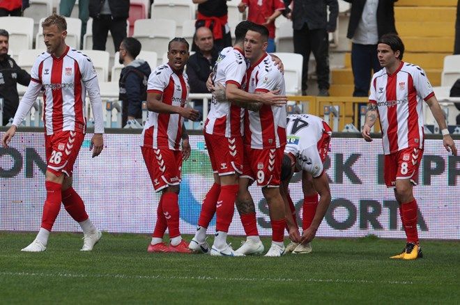 Dünyanın en iyi takımları belli oldu: Süper Lig ekibi listeye damga vurdu! Tam 166 sıra yükseldi... 26