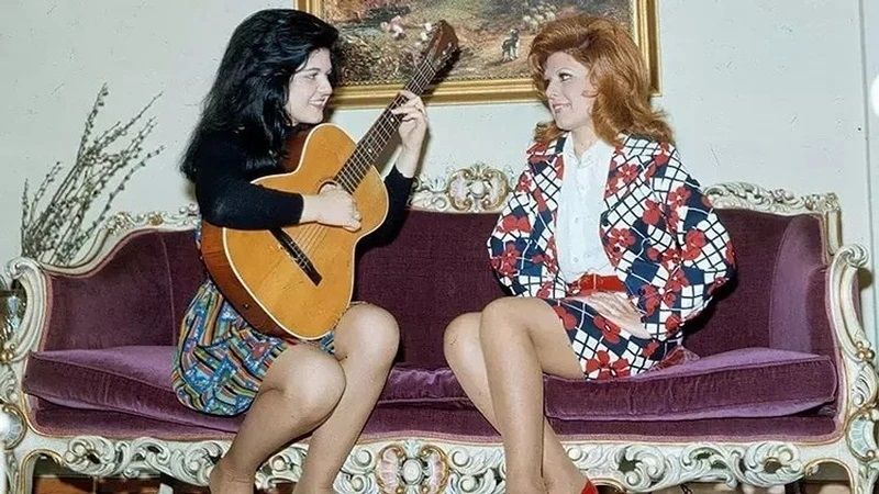 Neşe Karaböcek ve Gülden Karaböcek arasındaki ihanet skandalı yeniden gündemde: Demet Akalın’ın 'enişteci' yorumu ortalığı karıştırdı! Gülden Karaböcek ateş püskürdü 1