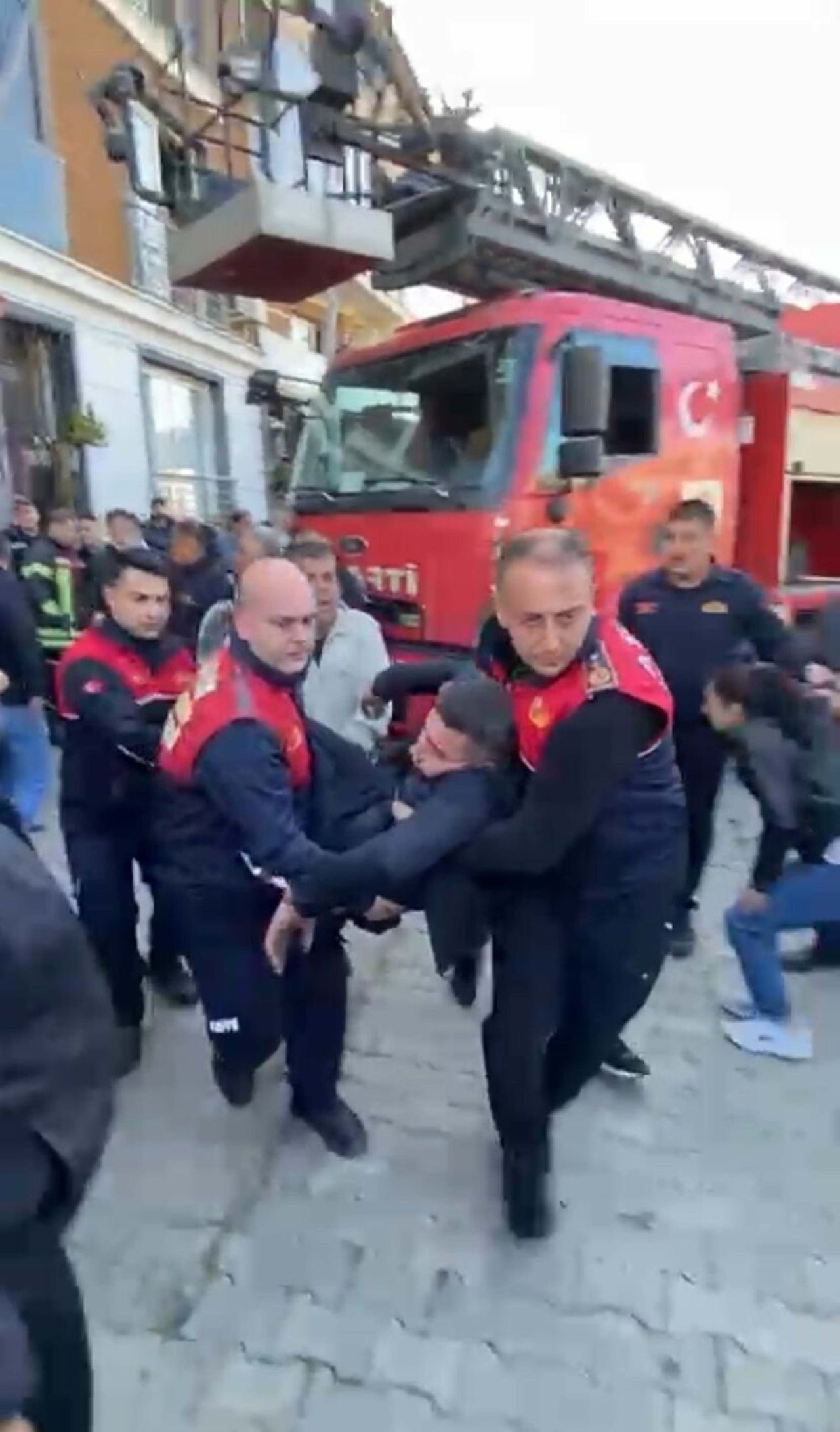 Nazilli'de itfaiye eri kendi evini kundaklamış! Karısı ve iki çocuğu feci şekilde can vermişti 2