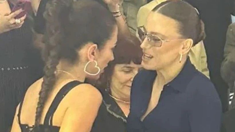 Serenay Sarıkaya günler sonra bir defilede ortaya çıktı! 5