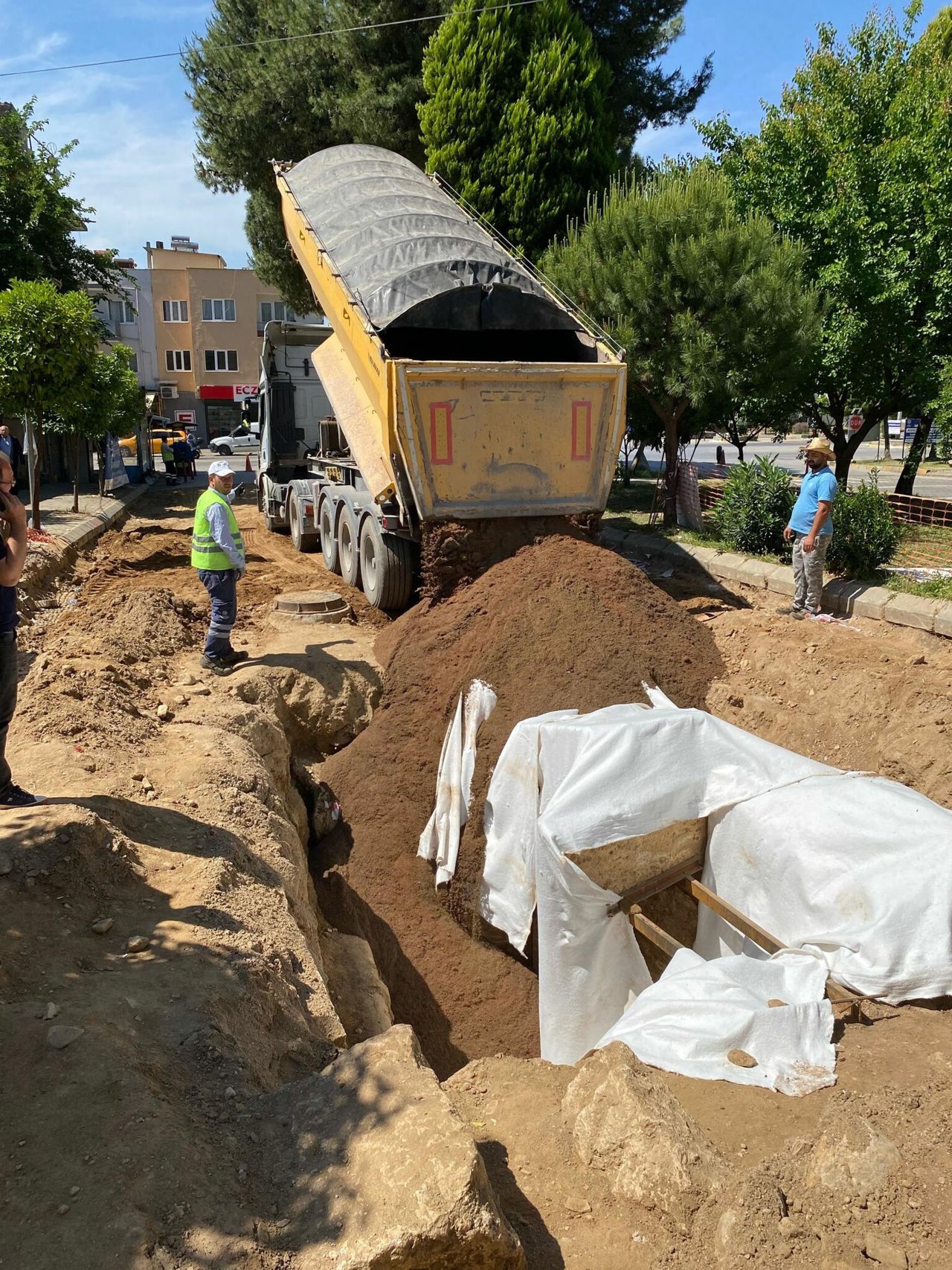 Aydın'ın göbeğinde yol çalışması sırasında Roma dönemine ait kral mezarı bulundu 5