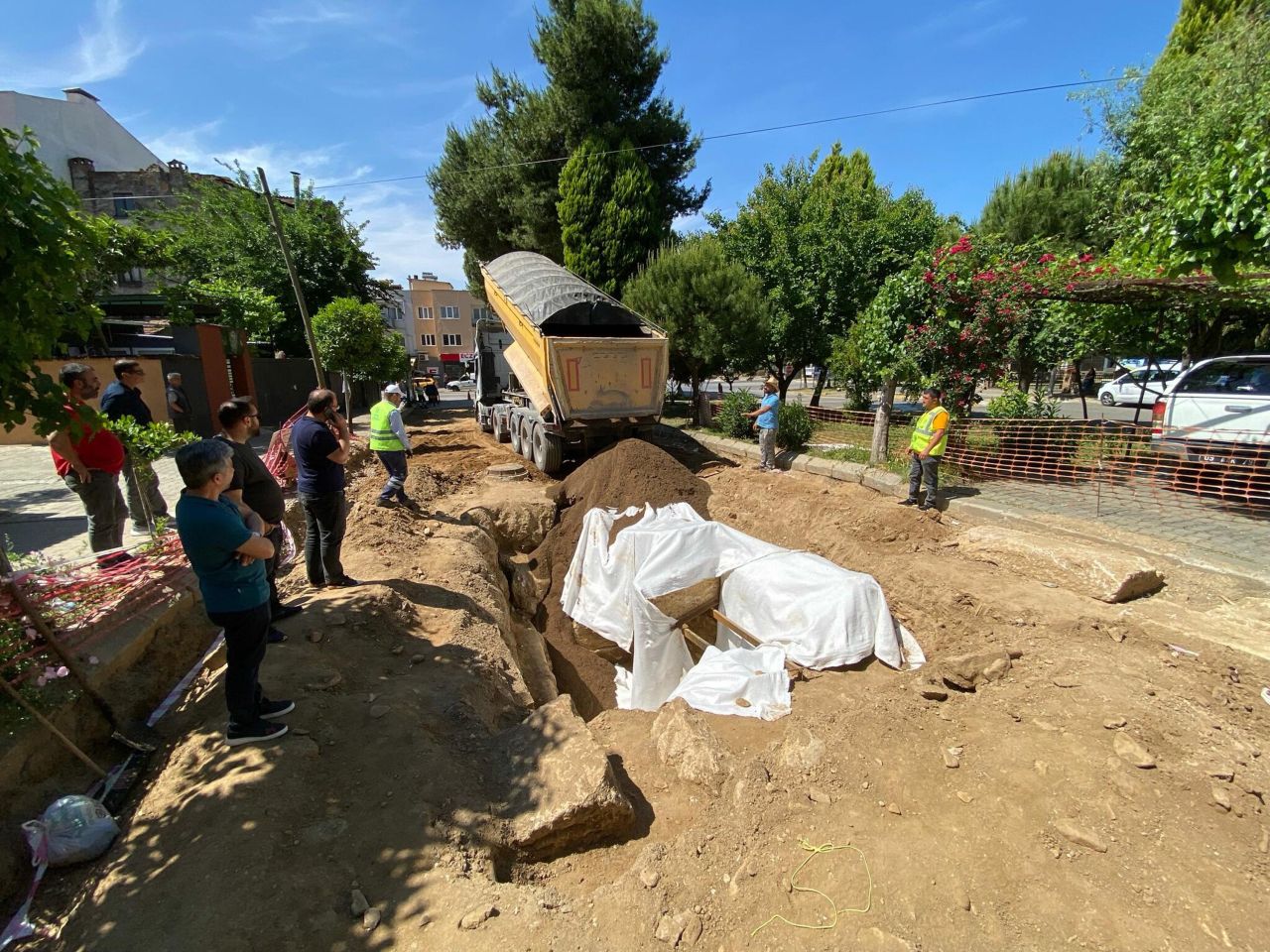 Aydın'ın göbeğinde yol çalışması sırasında Roma dönemine ait kral mezarı bulundu 6
