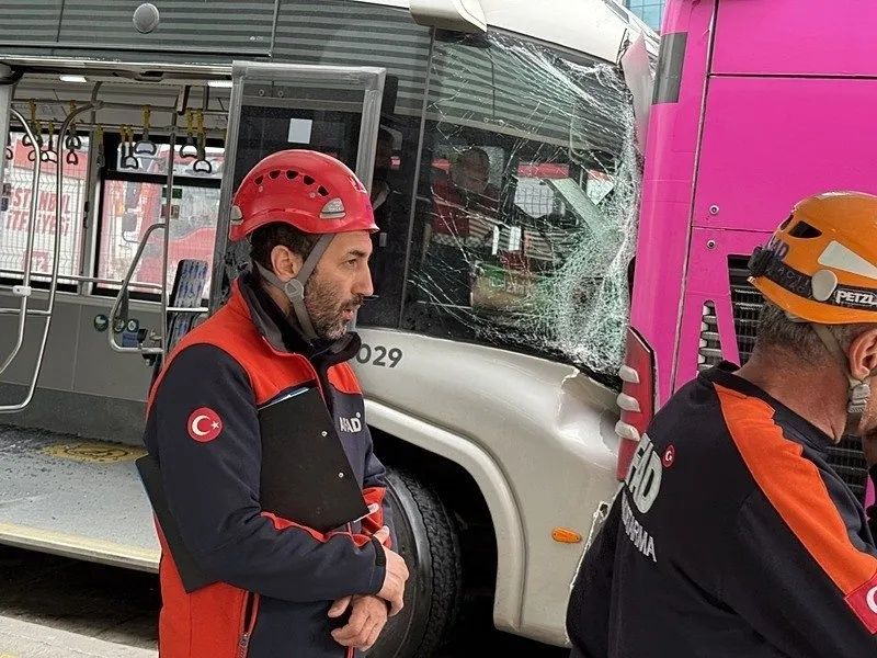 Metrobüs faciası göz göre göre gelmiş! İBB'nin ölümcül hatası... Şoförlere sadece 2 haftalık eğitim verildi... 5