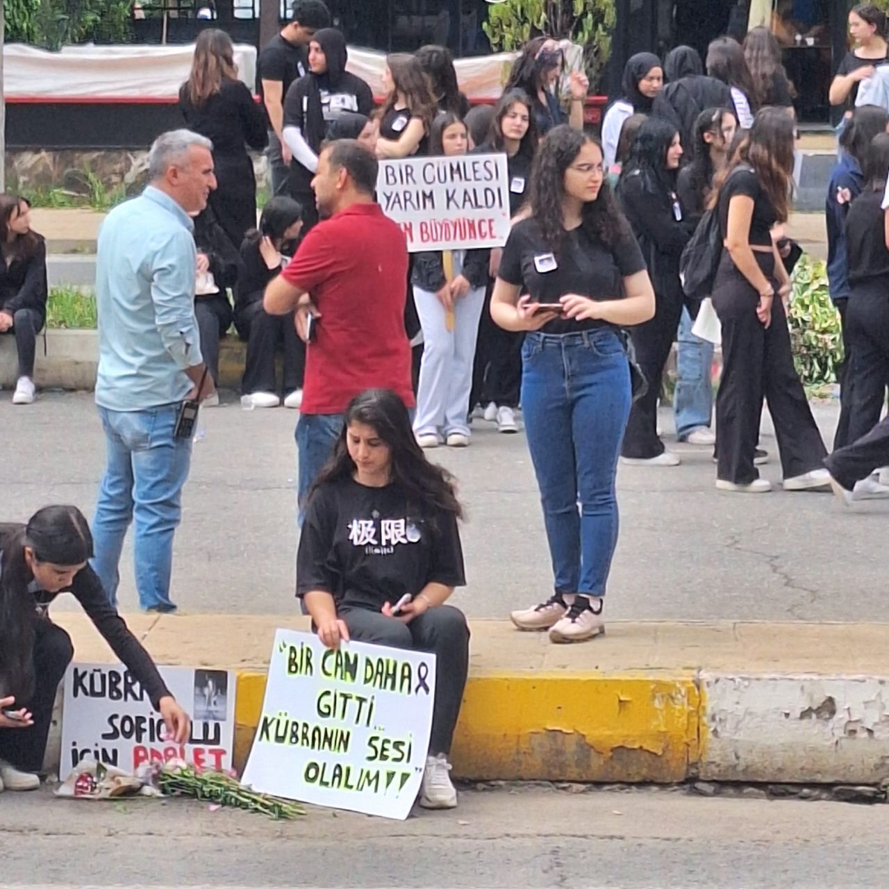 Diyarbakır'da 16 yaşındaki ehliyetsiz sürücü Fen Lisesi öğrencisi Kübra'yı hayattan kopardı, arkadaşları adalet istedi 10