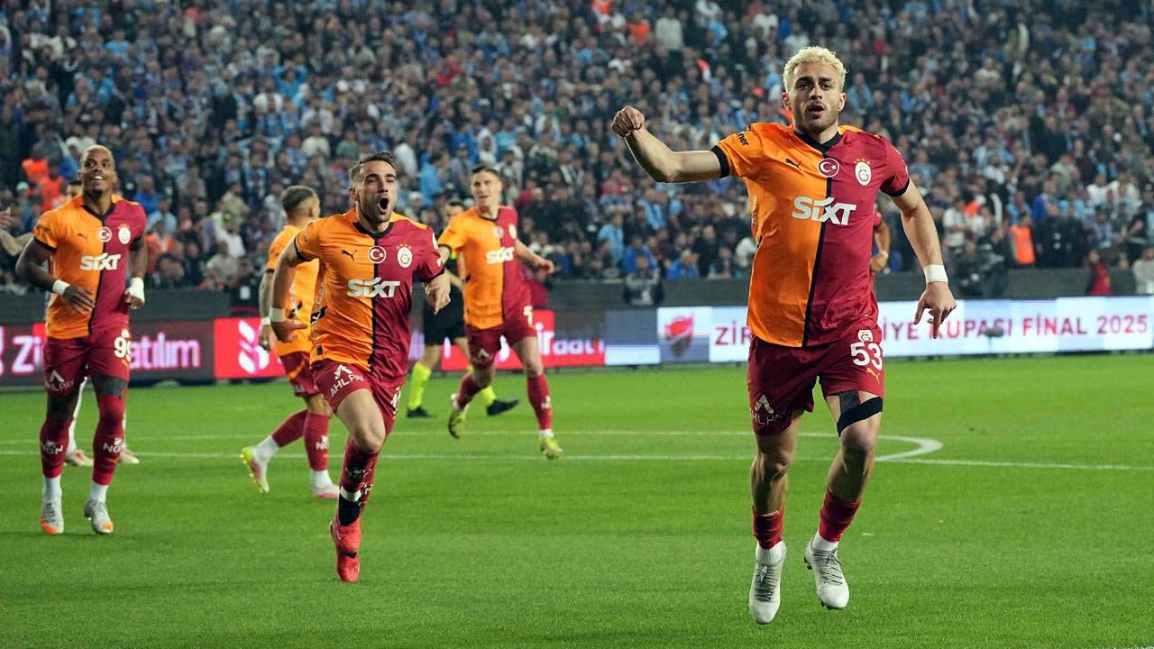 "Türk hakemliği için kapkara bir gece! Cihan Aydın utanmadan, sıkılmadan, kendisine kafa atan Savic'e kırmızı kart veremedi" 1