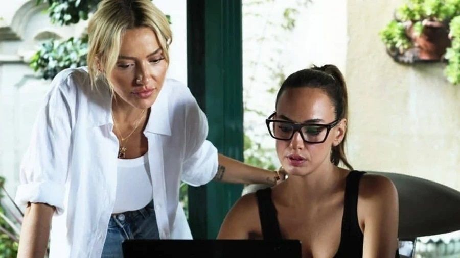 Aralarında soğuk rüzgarlar esiyor! Seda Bakan'dan Hadise'nin doğum günü kutlamasına olay gönderme 4