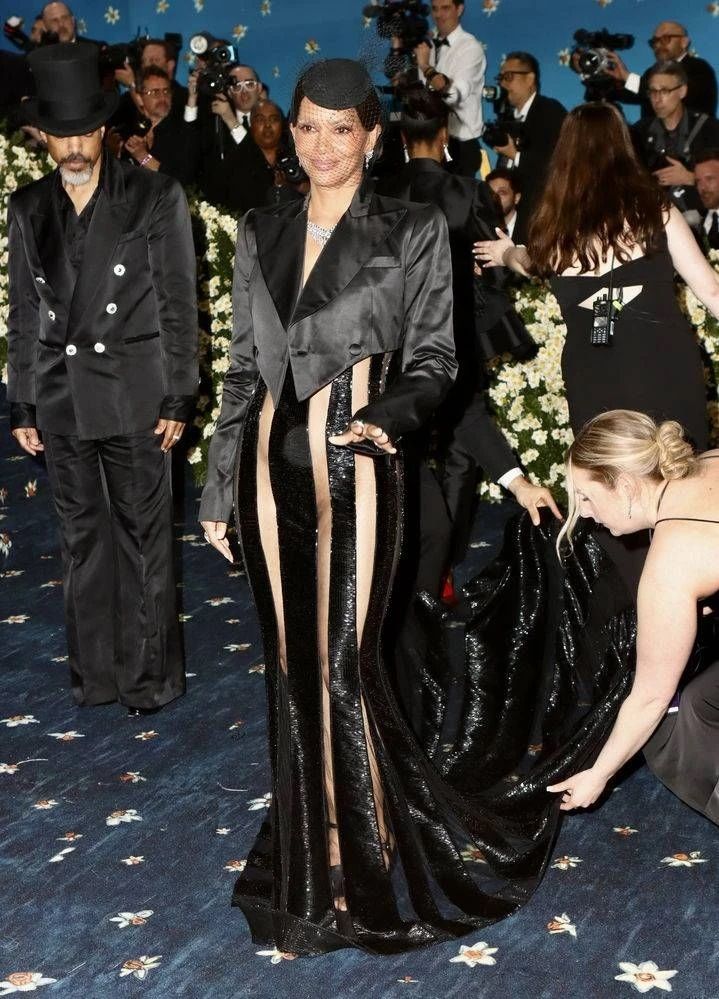 ABD'li oyuncu Halle Berry, Cannes Film Festivali kıyafet kurallarını ihlal etti 3