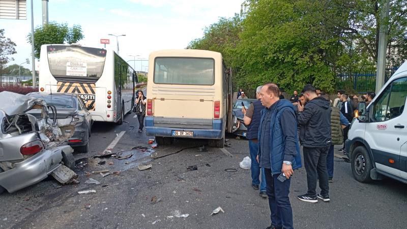 Ankara'da yürekler ağza geldi! Kırmızı ışıkta bekleyen araçlara minibüs çarptı: 14 yaralı 5
