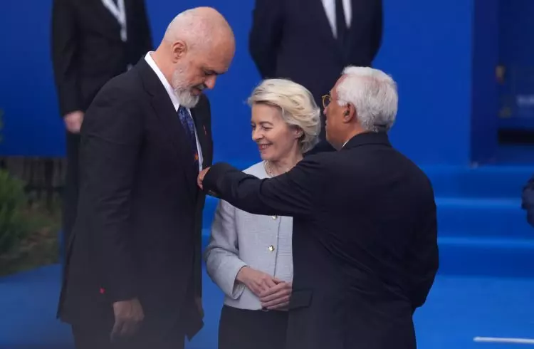Avrupa Siyasi Topluluğu 6. Zirvesi'nden dikkat çeken kareler! Dünya gündemine oturdu 17