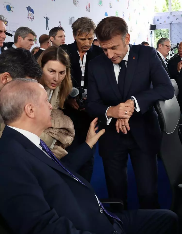 Avrupa Siyasi Topluluğu 6. Zirvesi'nden dikkat çeken kareler! Dünya gündemine oturdu 3