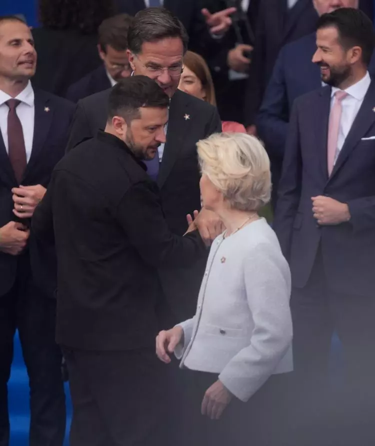 Avrupa Siyasi Topluluğu 6. Zirvesi'nden dikkat çeken kareler! Dünya gündemine oturdu 33