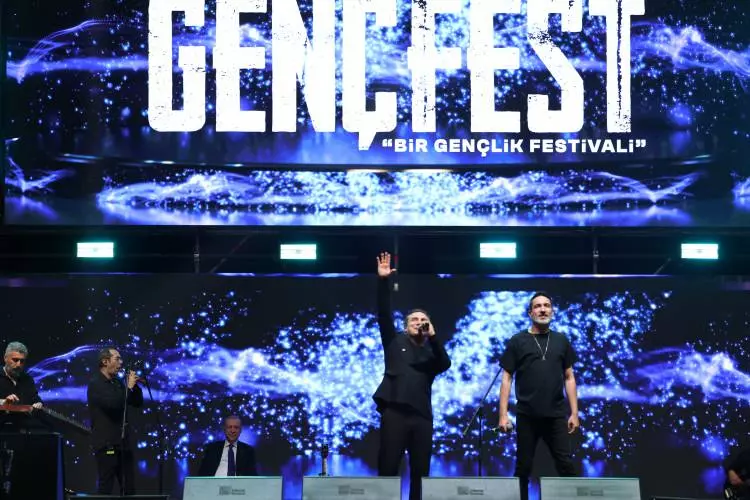 Cumhurbaşkanı Recep Tayyip Erdoğan, Ferhat Göçer ve Sagopa Kajmer... GENÇFEST'e damga vuran anlar! 11